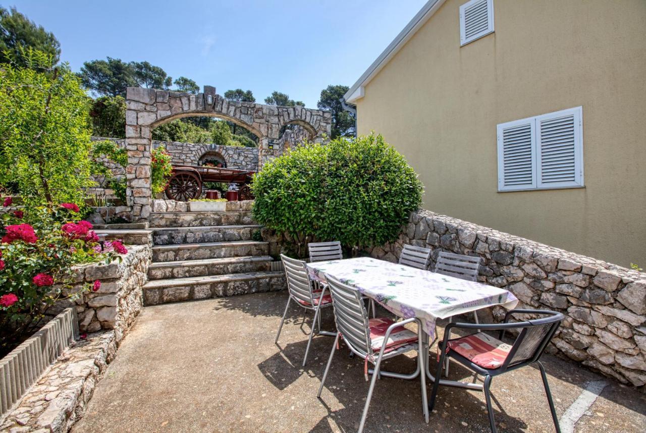 Apartments And Rooms By The Sea Tisno, Murter - 5128 المظهر الخارجي الصورة